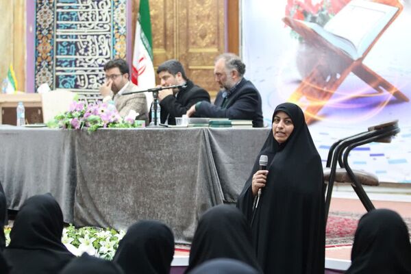 نشست صمیمی هم‌افزایی مربیان قرآنی استان خراسان رضوی