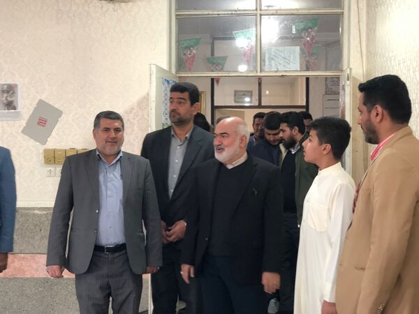 نواخته شدن زنگ گلبانگ انقلاب اسلامی در دبیرستان خوروش2 کارون