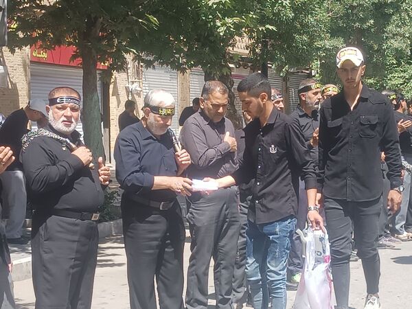 مراسم زنجیر زنی و سینه زنی به مناسبت سالگرد رحلت امام در نیشابور 