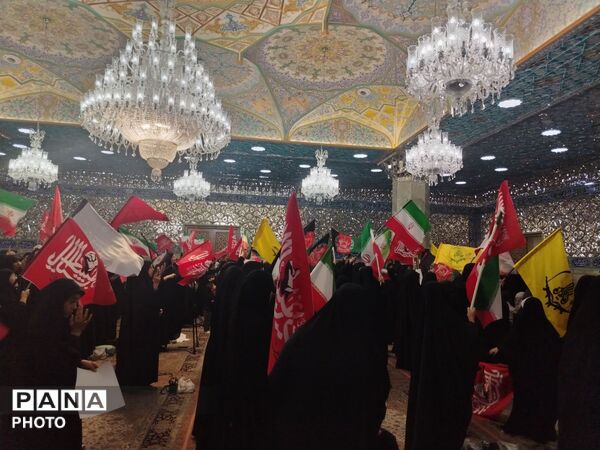 پرچم سرخ انتقام در دست بانوان افغانستانی