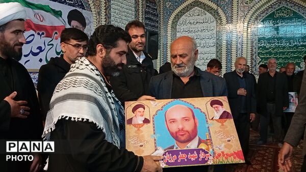 تجدید بیعت مردم بن با سومین رهبر انقلاب اسلامی در آیین گرامیداشت شهدای وطن