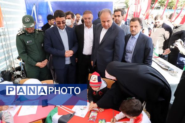  از قاب نگاه نوجوان تا فریاد «مرگ بر استکبار»