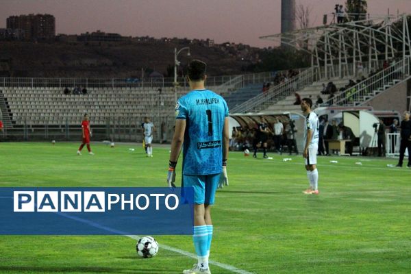 برد شیرین تراکتور در خانه مقابل آلمینیوم اراک