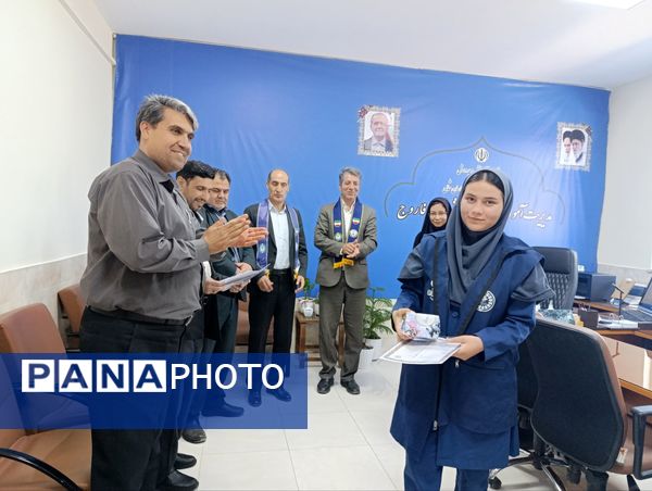 نشست مدیر آموزش و پرورش فاروج با دانش‌آموز خبرنگاران پانا