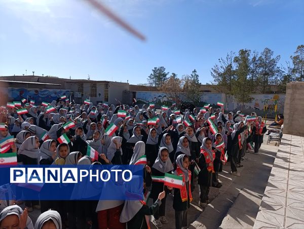 طنین زنگ انقلاب دردبستان خدیجه کبری ابرکوه  