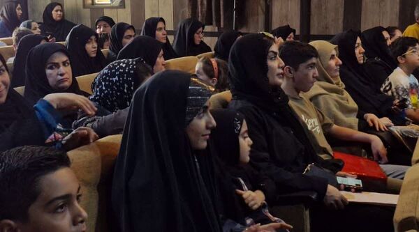 اولین نمایشگاه آثار هنری با موضوع عفاف و حجاب در کانون ملائک شهرستان قرچک