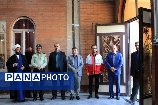 آیین غبارروبی و عطرافشانی گلزار شهدا در گچساران 