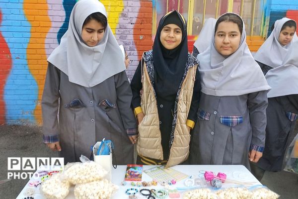 بازارچه دانش آموزی در دبستان شهید ناصری ناحیه دو شهرری 