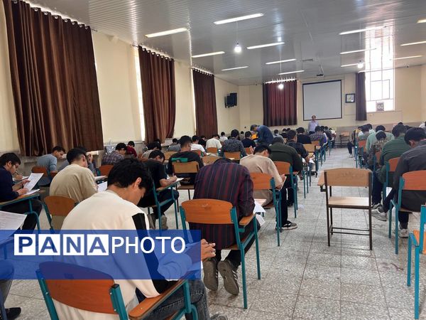 حال و هوای امتحانات نهایی در حوزه‌های دبیرستان‌های اصفهان