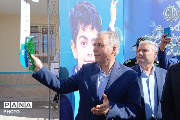آغاز سال تحصیلی در مدرسه دخترانه مهرنگار باقر شهر با حضور مسئولان 