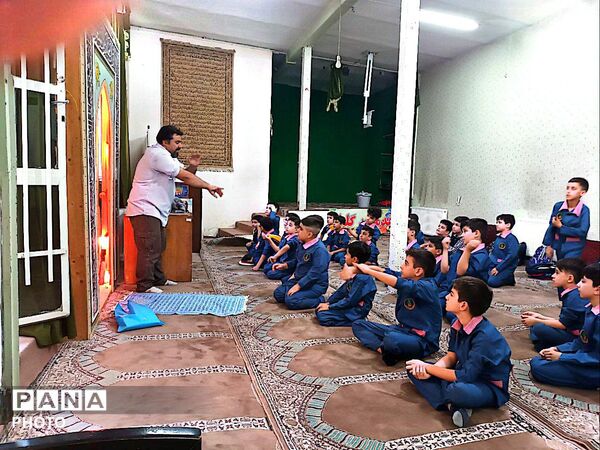 جشن آغاز سال تحصیلی و «روز پرچم» در مدرسه معراج منطقه ۱۰ تهران