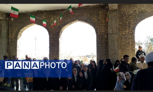 گلباران قبور مطهر شهدا در اولین روز دهه فجر 