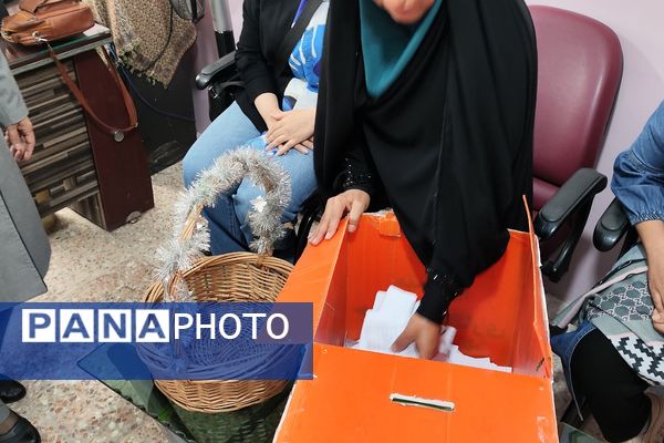 آغاز همدلی خانه و مدرسه، در جلسه انجمن اولیا و مربیان دبیرستان مهدیه