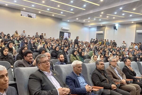 تقدیر از رتبه‌های برتر کنکور در اداره آموزش‌و‌پرورش شهرستان اسلامشهر 