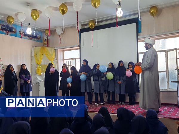 روز شاد و خاطره‌انگیز دانش‌آموزان در دبیرستان شاهد تکتم