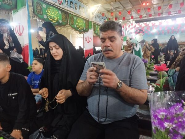 برگزاری مراسم تحویل سال نو در گلزار شهدای ملارد 