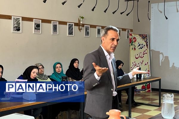 کارگاه آموزشی «مهارت‌های برقراری ارتباط با نوجوان » در هنرستان قدس ناحیه دو شهرری 