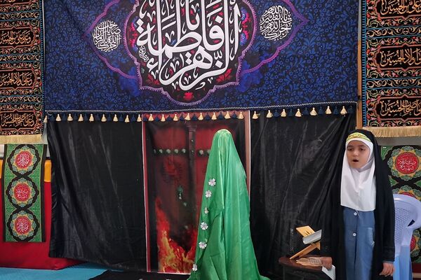 مراسم عزاداری و توزیع نذری به‌مناسبت شهادت حضرت فاطمه زهرا (س) در مدارس شهرستان ورامین