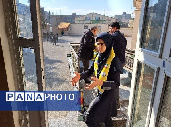 اهدای ۶۰۰ پک لوازم التحریر برای دانش‌آموزان کم برخوردار