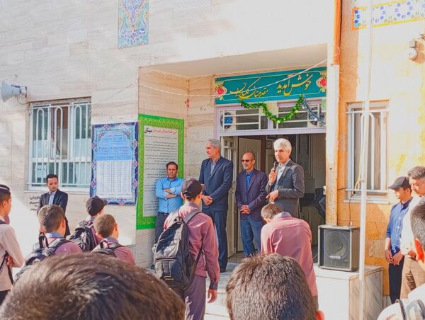 حضور مدیر آموزش و پرورش کاشمر در دبیرستان پسرانه میثاق
