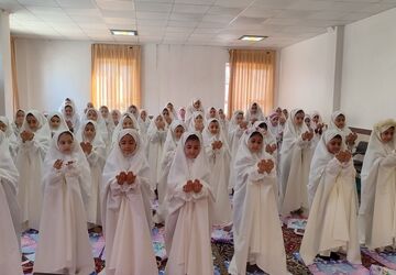 طلوع ایمان در قلب دختران پایه سوم دبستان شهید رجبی
