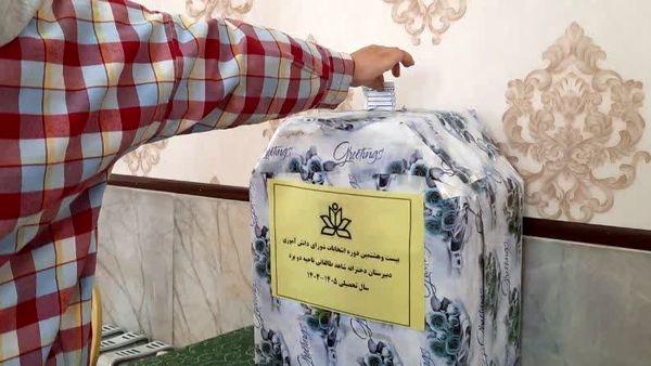 برگزاری انتخابات شورای دانش‌آموزی در دبیرستان شاهد طالقانی