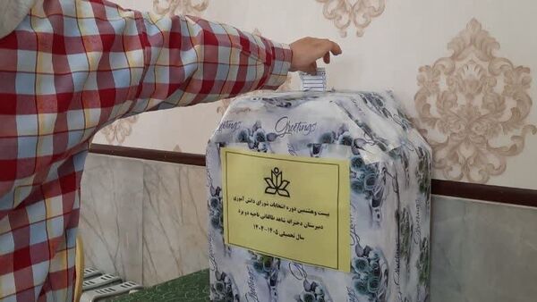 برگزاری انتخابات شورای دانش‌آموزی در دبیرستان شاهد طالقانی