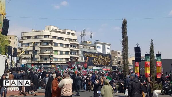 تشیع شهدای ناوشکن دنا و شهید لاریجانی در تهران