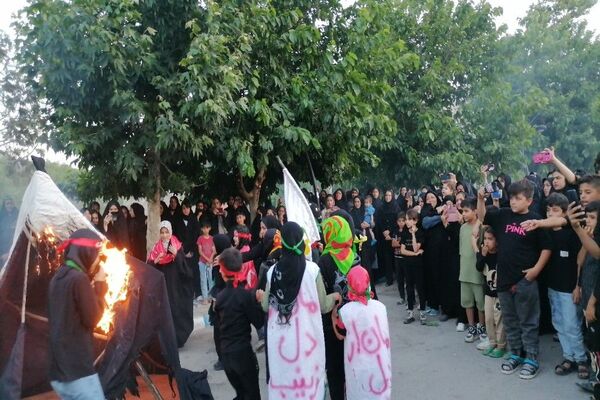 مراسم نمادین آتیش زدن خیمه ها در عصر روز عاشورا در شهر بار