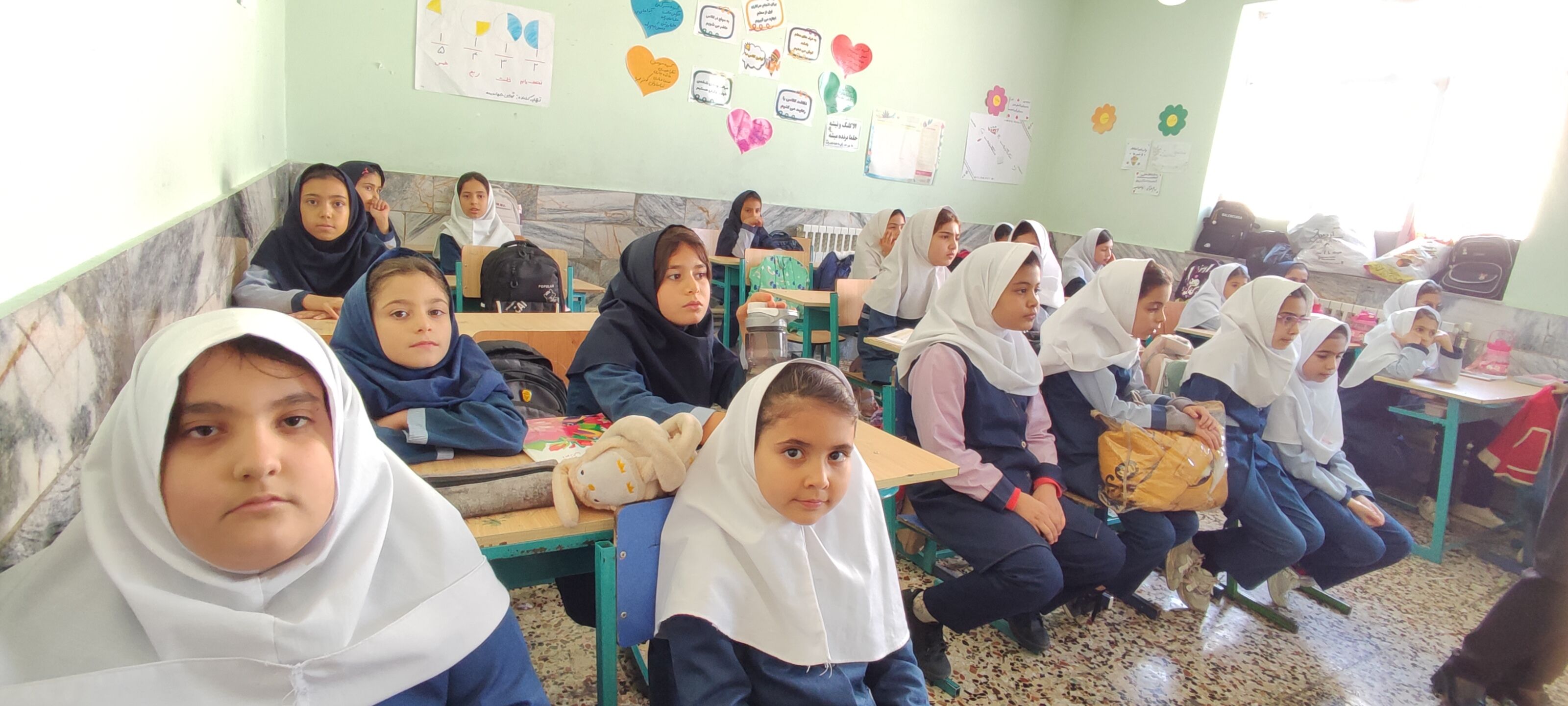 جشن خودکار پایه چهارم مدرسه شهید خاقانی در شهرستان شیروان