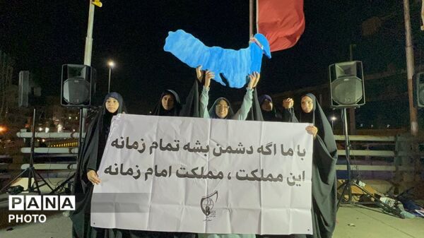 اجرای برنامه روز ملی خلیج فارس توسط دختران انجمن اسلامی