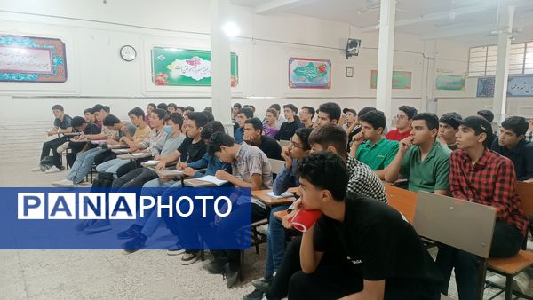 جلسه تبادل تجربه با رتبه ۵ کنکور در دبیرستان شاهد ابوذر غفاری 