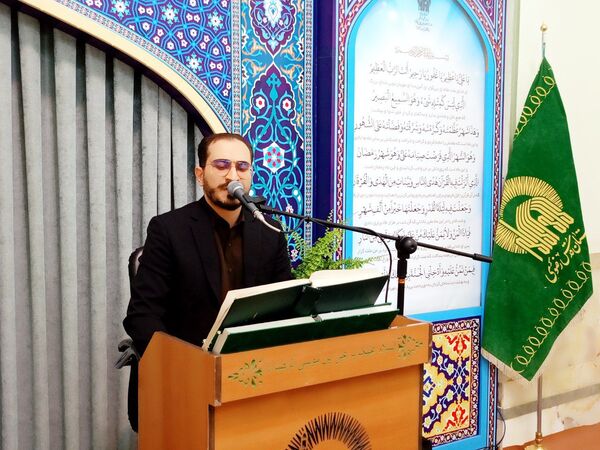 تلاوت دسته جمعی قرآن به مناسبت ماه مبارک رمضان