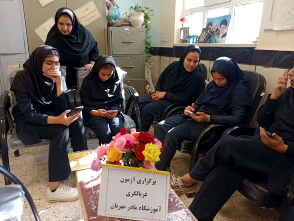 آزمون غربالگری پایه نهم در دبیرستان مادرمهربان خلیل آباد
