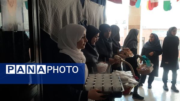 جشن با شکوه انقلاب در دبیرستان فدک منطقه ۱۲