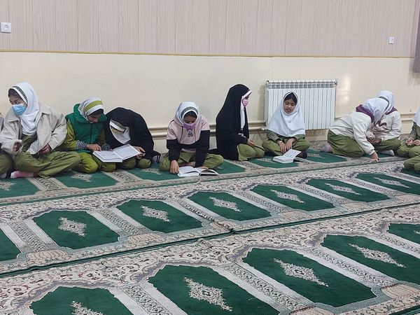 برگزاری مسابقات قرآن عترت و نماز در مدرسه شاهد حضرت معصومه (س)