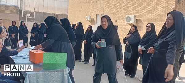 انتخابات انجمن اولیا در دبیرستان نمونه شهید مهناز کائیدی