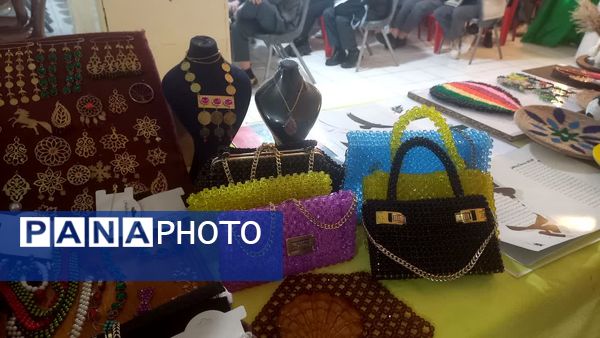 برپایی نمایشگاه به‌مناسبت هفته پژوهش در مدرسه کمایی‌مقدم یاسوج