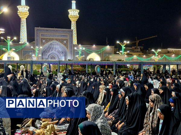 برگزاری نماز آیات در حرم امام رضا (ع) 