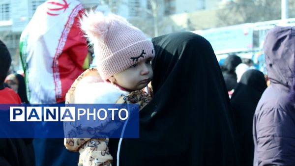راهپیمایی یوم‌الله ۲۲بهمن با حضور پرشور مردم در استان البرز