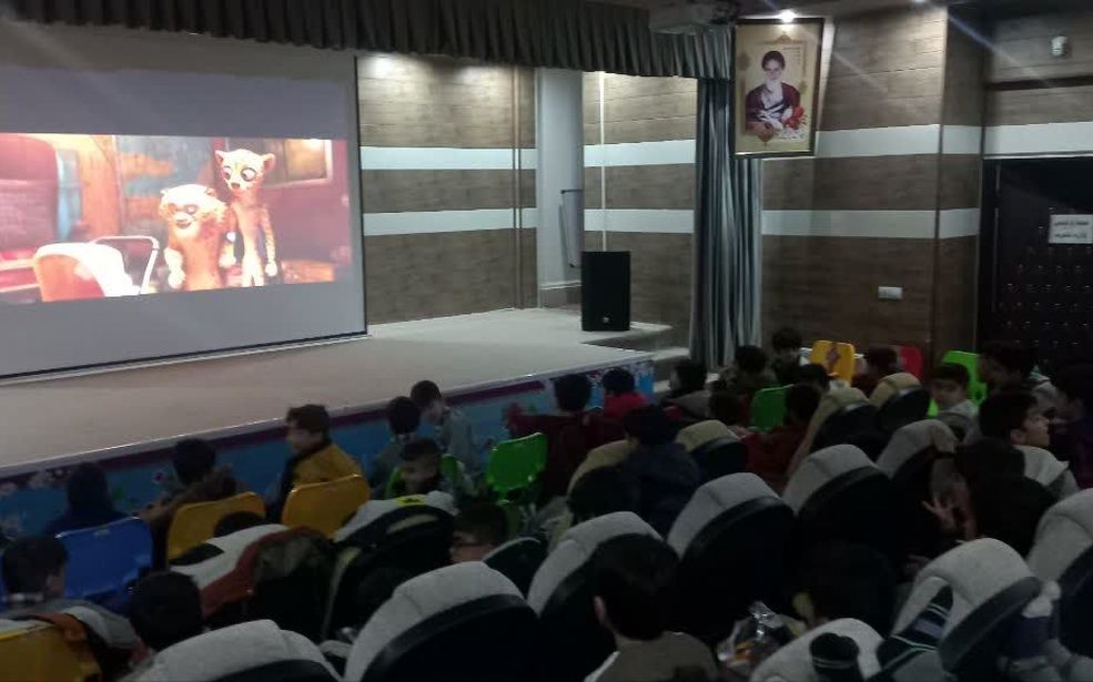 هیجان سینما در دل کانون پرورش فکری شهرستان سلسله با حضور دانش‌آموزان شهید مفتح