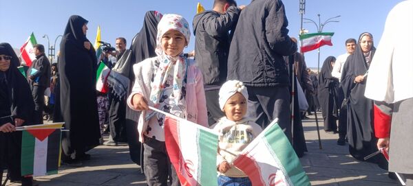 حضور پرشور آینده‌سازان ایران در راهپیمایی روز دانش‌آموز در همدان 