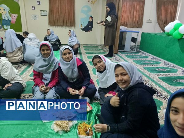  جشنواره غذای سالم در دبستان شاهد حاج تقی آقا بزرگ ناحیه یک مشهد 