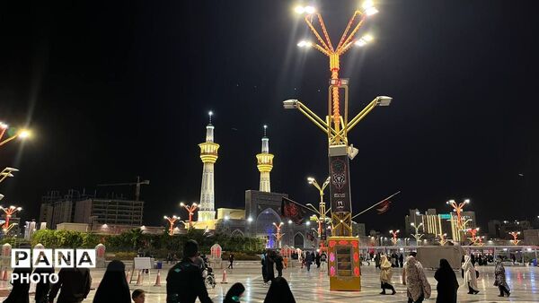 آرامشی زیر گنبد طلای امام رضا (ع)