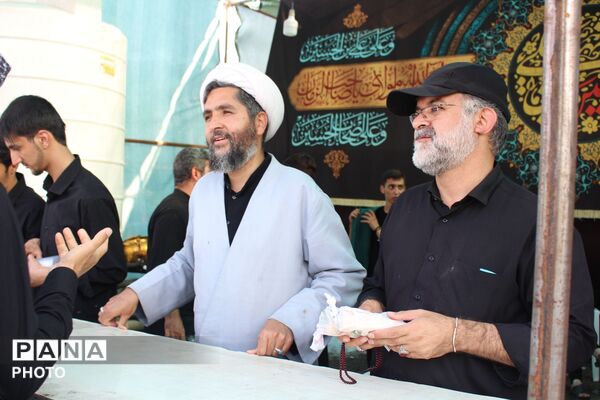همدلی خادمان در موکب امام خامنه‌ای