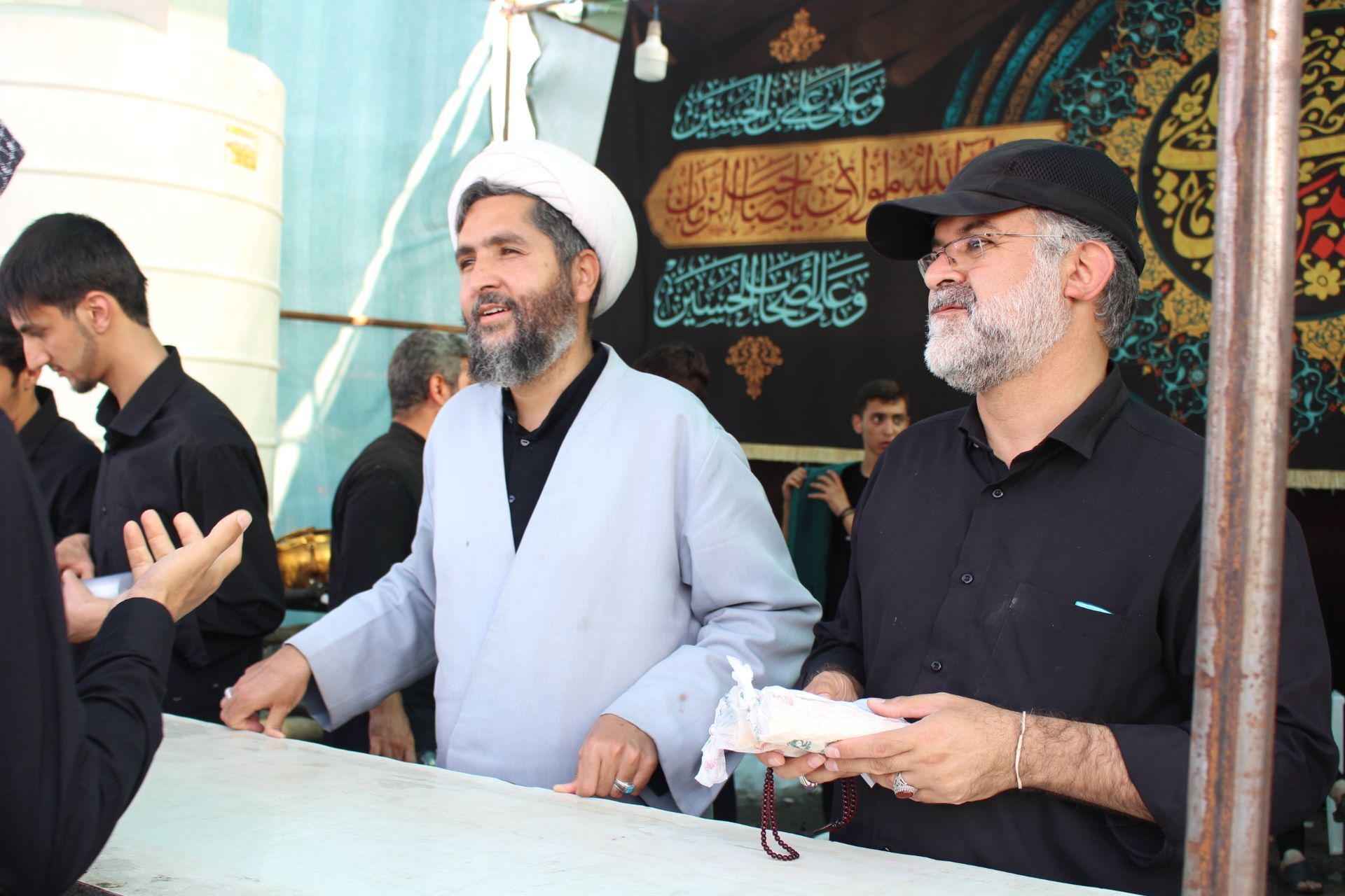 همدلی خادمان در موکب امام خامنه‌ای