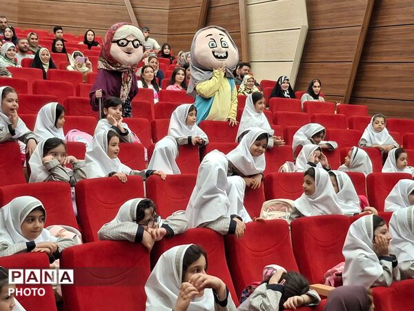 جشن شکوفه‌های دبستان ۱۷ شهریور رباط کریم