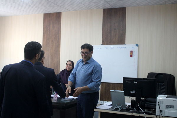 بازدید سرزده نوروزی مدیرکل آموزش و پرورش استان بوشهر از دوایر مختلف اداره‌کل