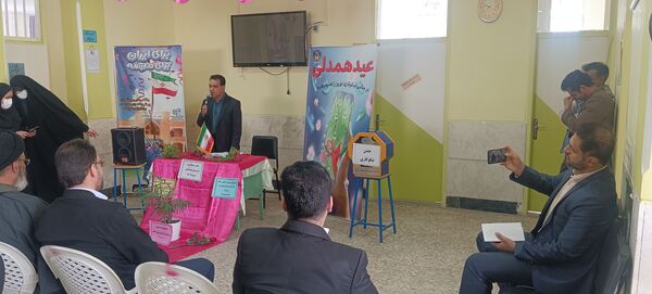 نواختن زنگ احسان و نیکوکاری در دبیرستان دوره اول دخترانه خدادای شهرستان نطنز 