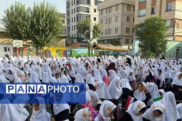 گرامیداشت هفته دفاع مقدس در دبستان طواف و معماریان ناحیه دو شهرری 